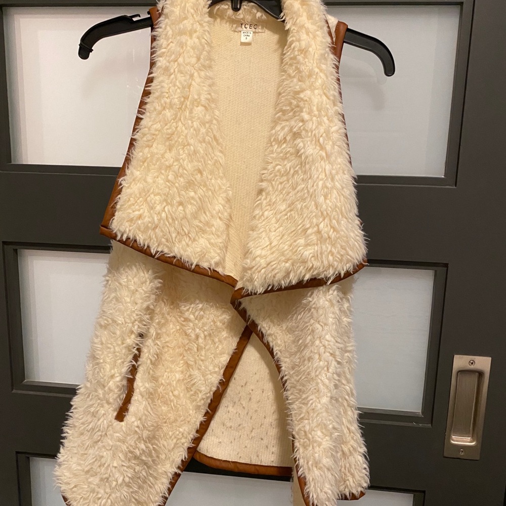 Faux Fur Drapey Vest from TCEC in size small.